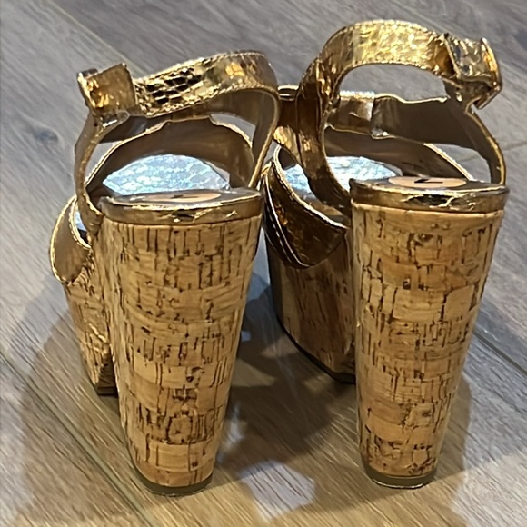 BCBGeneration Edelle Chunky Cork Wedges Platforms Rose Gold Size 7B - Picture 7 of 16